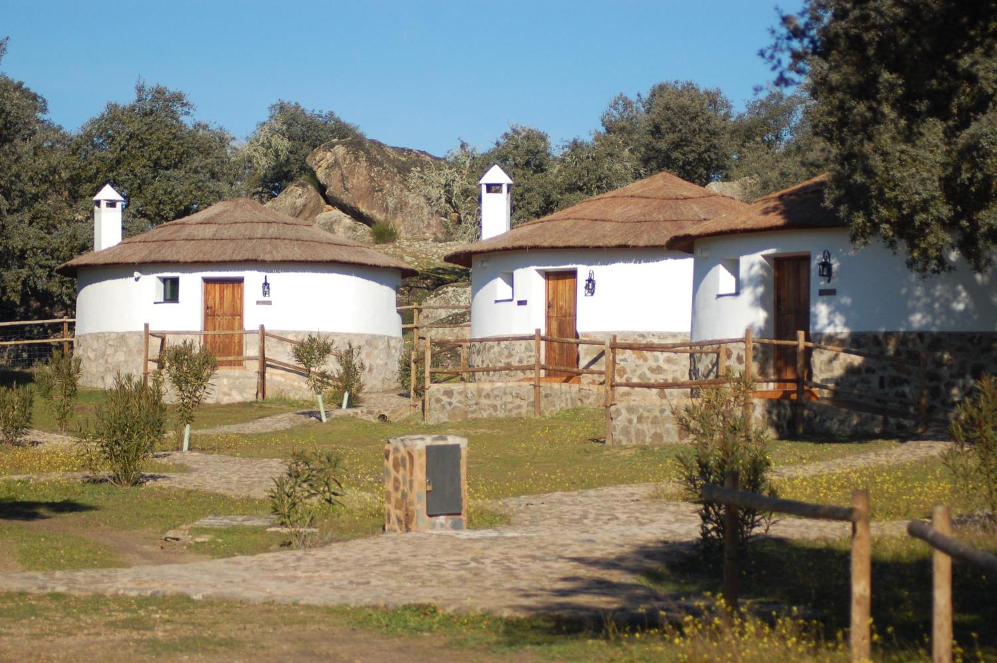 Los Chozos De La Roca La Roca de la Sierra Εξωτερικό φωτογραφία